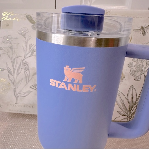 Stanley 40 oz Hydrangea Blue Flowstate Quencher H2.0 Insulated Tumbler w/ Handle - Picture 5 of 12